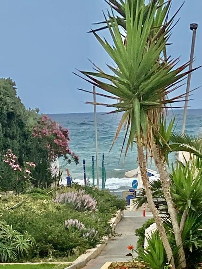 Mikes On The Beach Lejlighed Hersonissos  Eksteriør billede