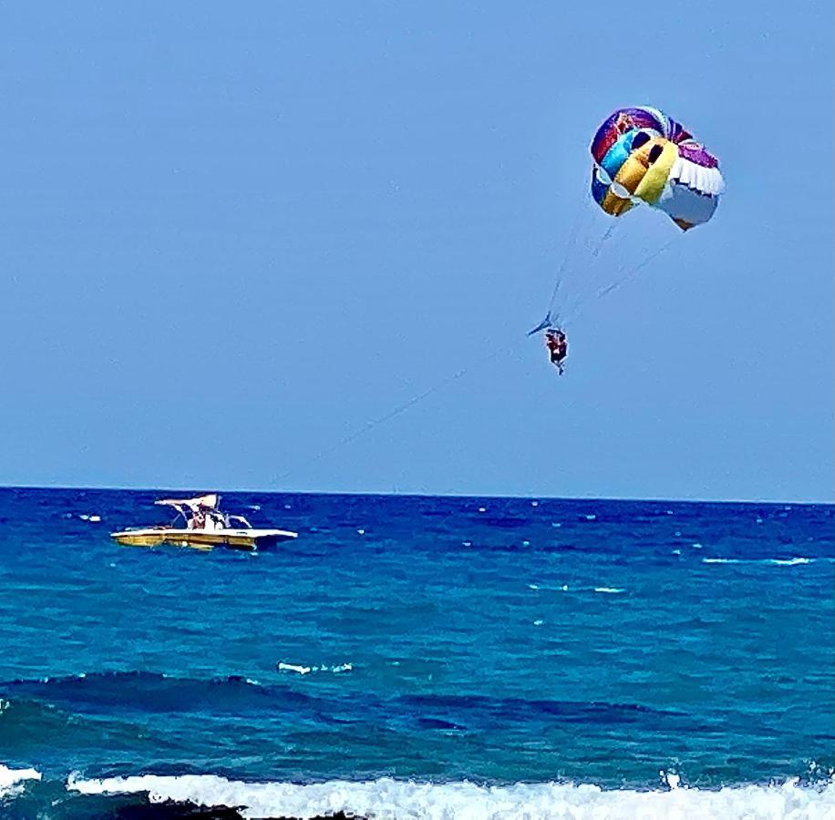 Mikes On The Beach Hersonissos  Eksteriør billede